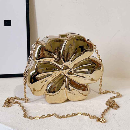 Well Tailored Bag with a Graceful Silhouette