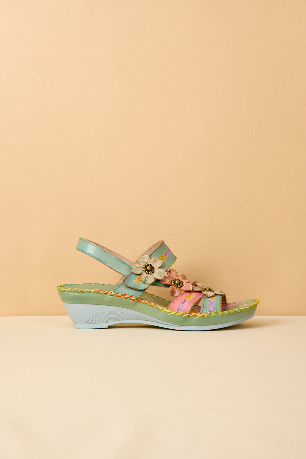 Well Tailored Sandals with a Graceful Silhouette