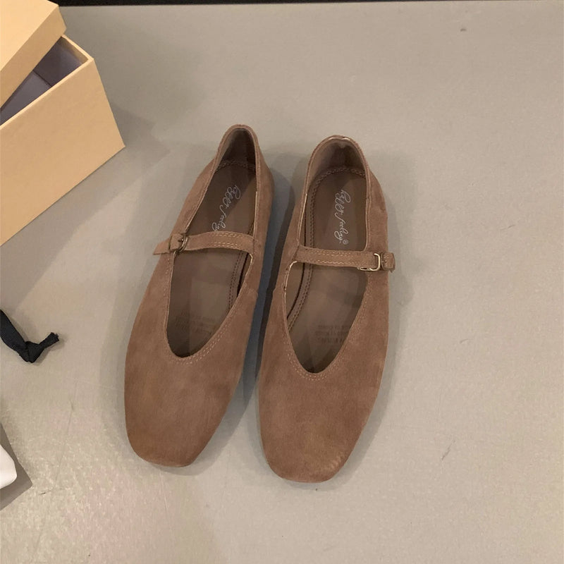 Classic Vintage Shoes with a Flattering Fit