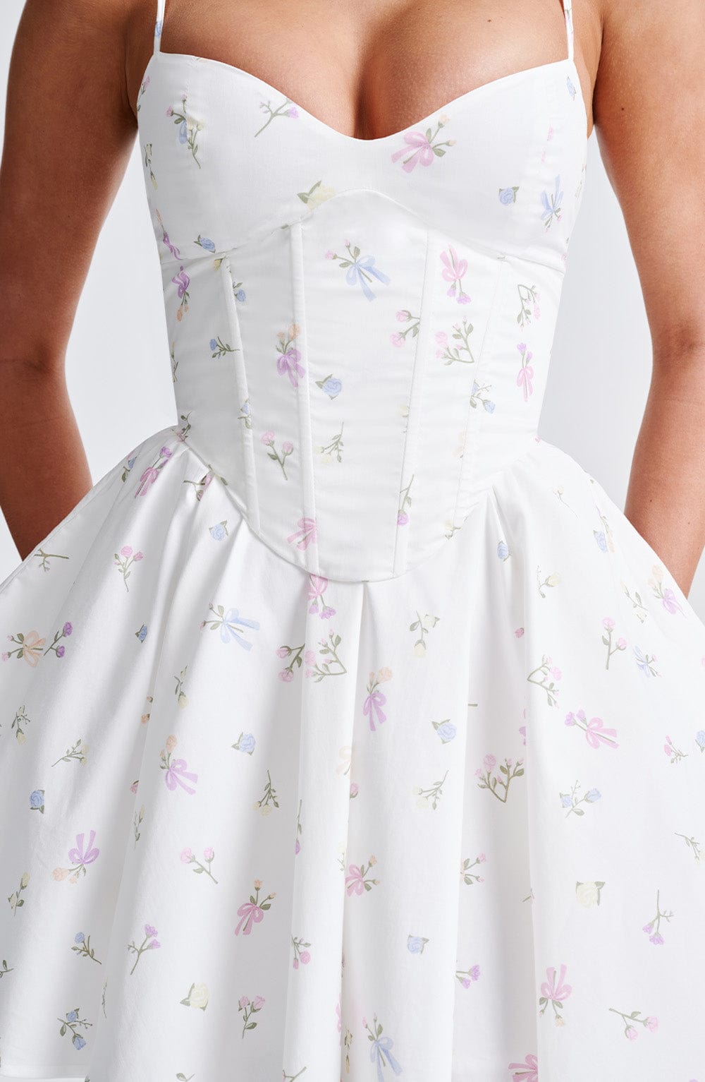 Beautifully Finished Dress in a Timeless Design