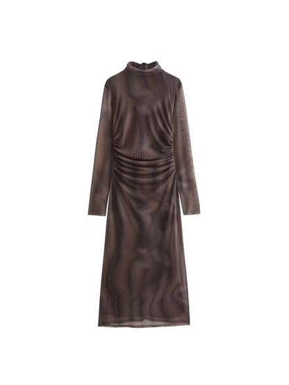 Well Tailored Dress with a Graceful Silhouette