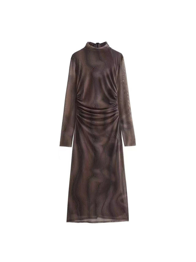 Well Tailored Dress with a Graceful Silhouette