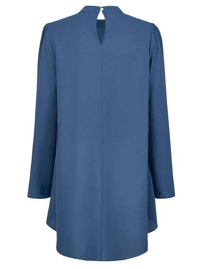 Well Tailored Blouse with a Graceful Silhouette