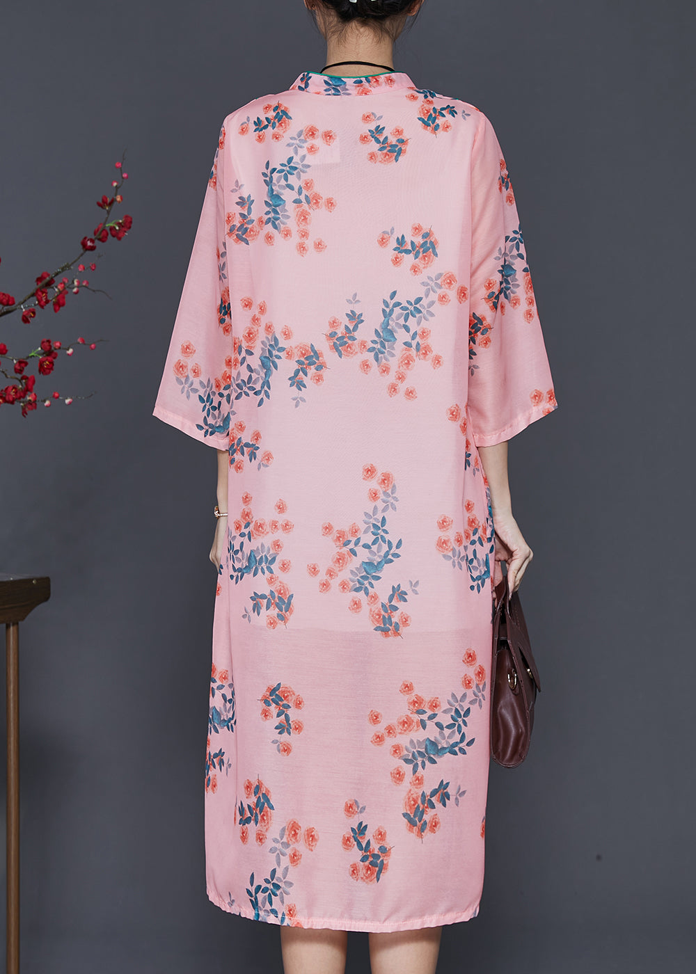 Beautifully Finished Dress in a Timeless Design