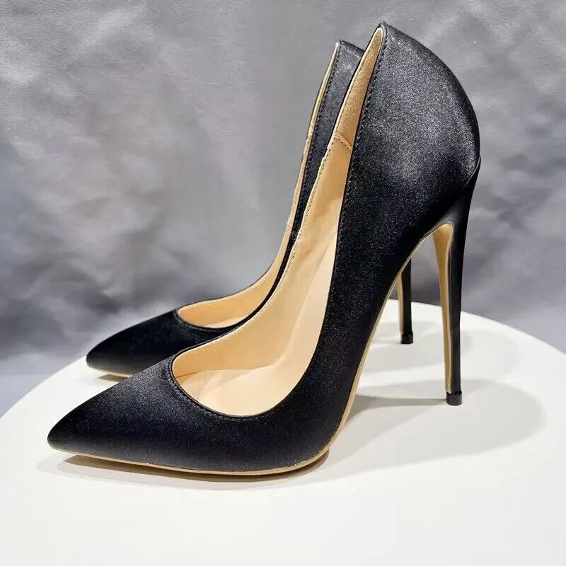 Sophisticated Garment with a Clean Classic Look