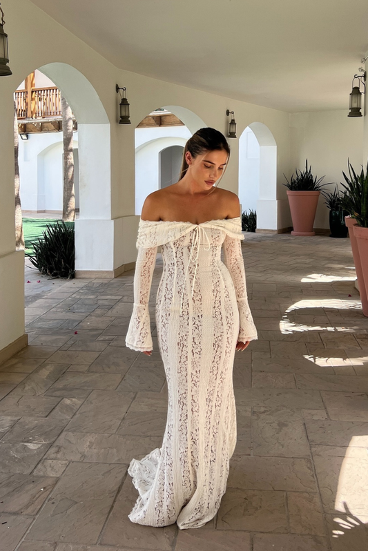 Beautifully Finished Dress in a Timeless Design