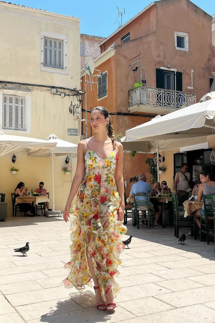 Beautifully Finished Dress in a Timeless Design