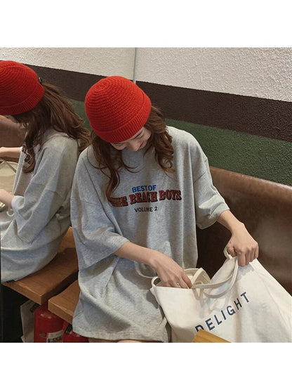 Effortlessly Elegant T-Shirt with a Timeless Design