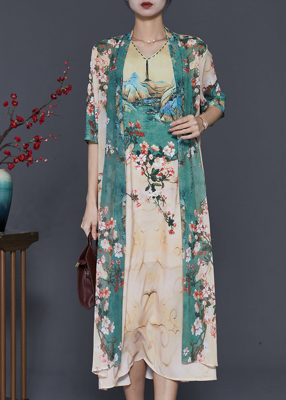 Well Tailored Dress with a Graceful Silhouette