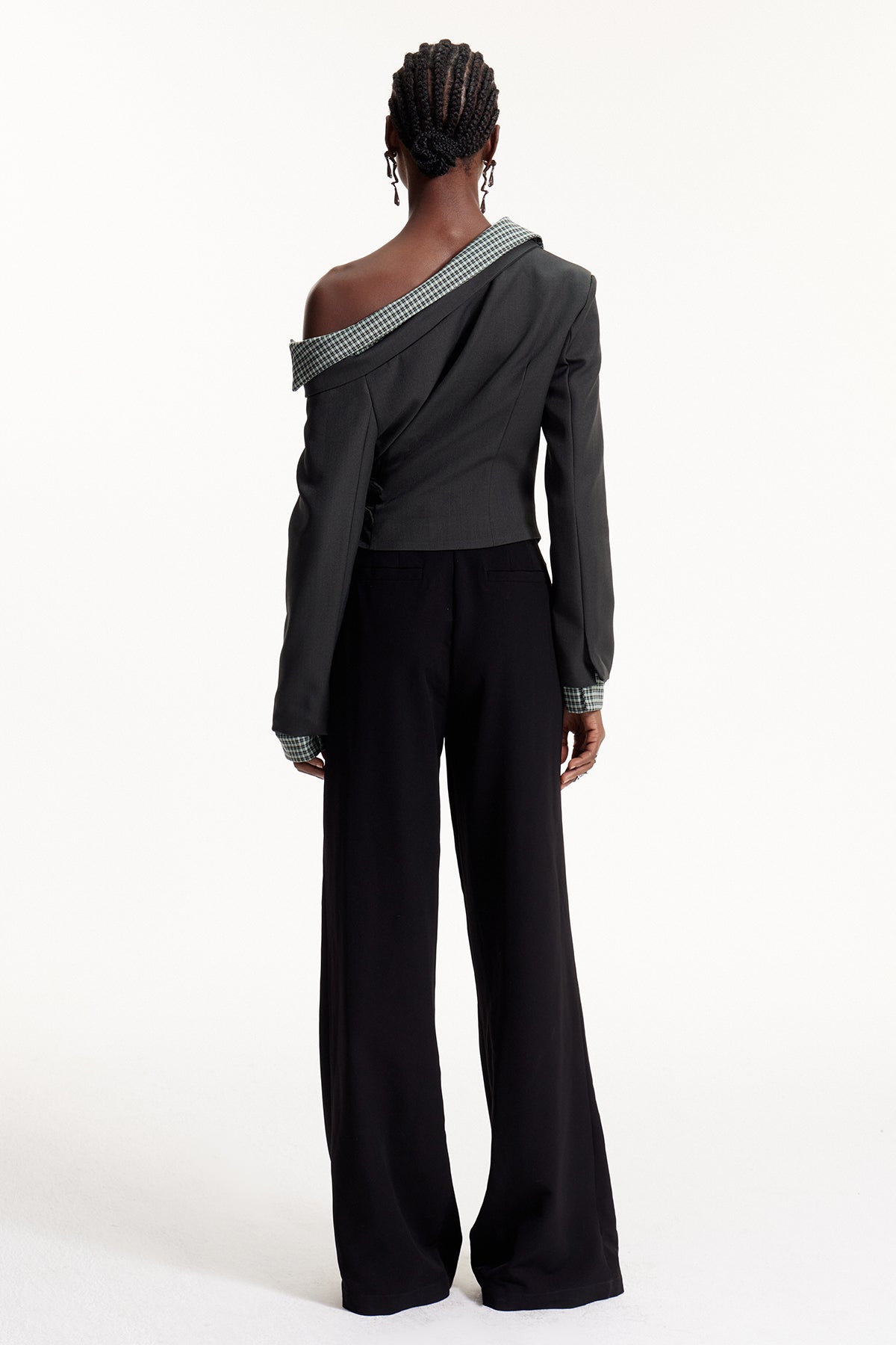 Effortlessly Elegant Top with a Timeless Design
