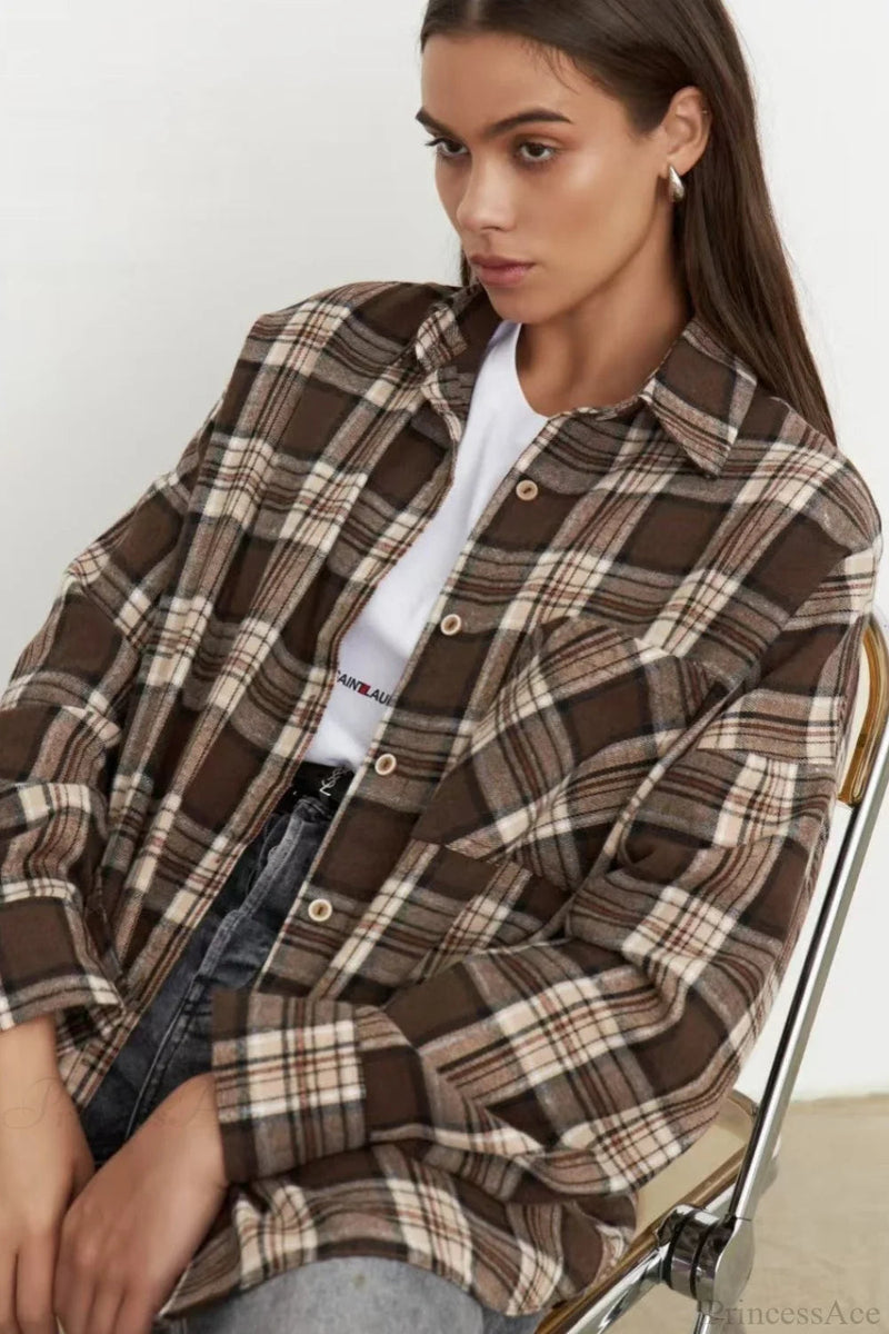 Sophisticated Blouse with a Clean Classic Look