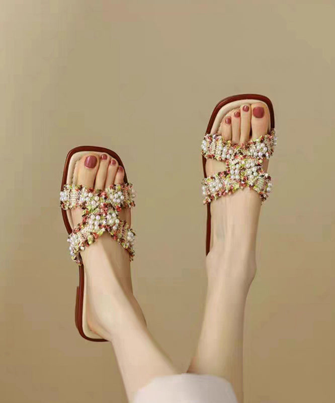 Effortlessly Elegant Sandals with a Timeless Design