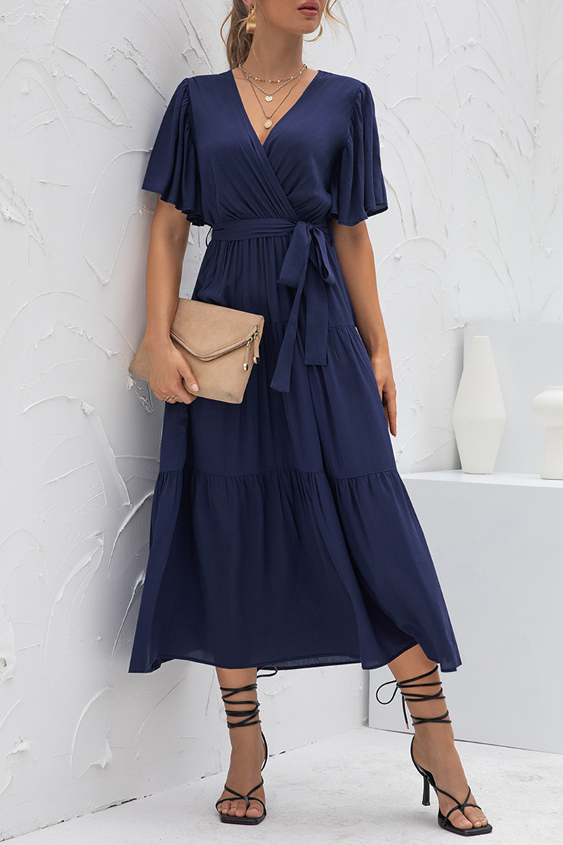 Effortlessly Elegant Dress with a Timeless Design