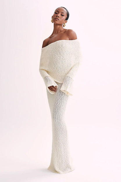 Well Tailored Sweater with a Graceful Silhouette