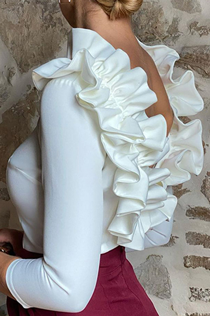 Well Tailored Top with a Graceful Silhouette