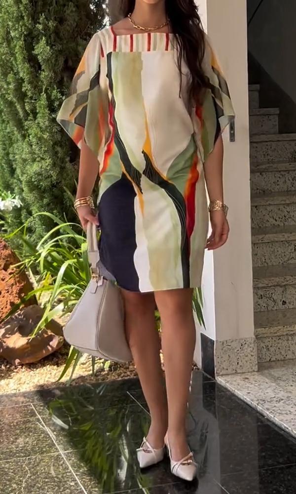 Effortlessly Elegant Dress with a Timeless Design