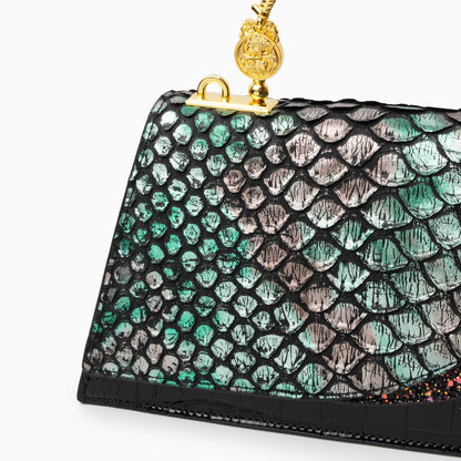 Beautifully Crafted Bag in a Classic Style