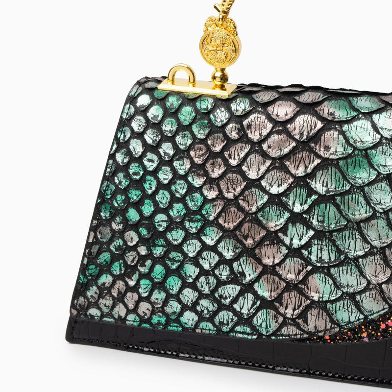Beautifully Crafted Bag in a Classic Style