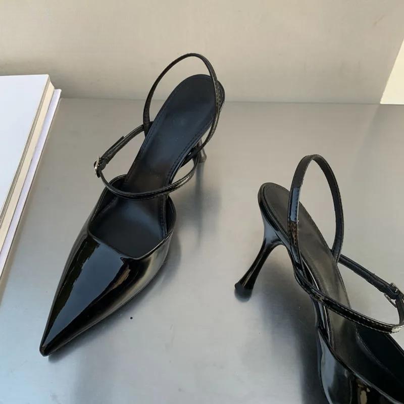 A Vintage Style Heels with Delicate Timeless Details