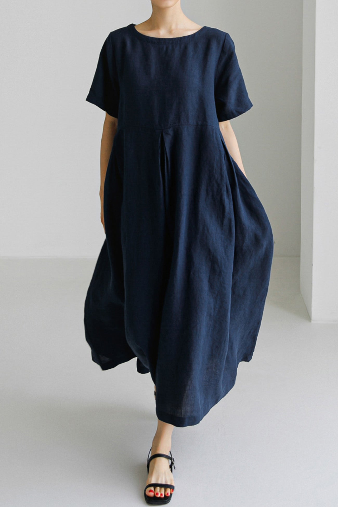 Well Tailored Dress with a Graceful Silhouette