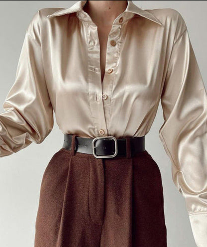 Well Tailored Blouse with a Graceful Silhouette