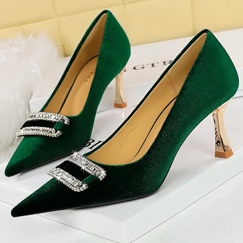 Beautifully Finished Heels in a Timeless Design