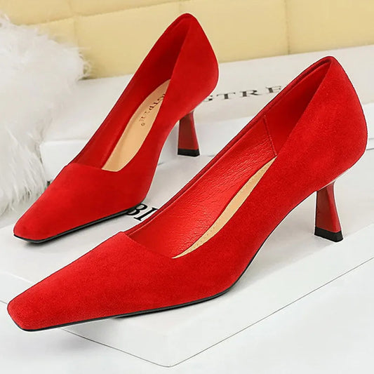 Well Tailored Heels with a Graceful Silhouette