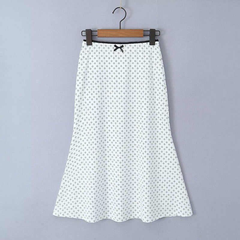 Sophisticated Garment with a Clean Classic Look