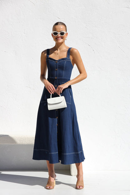 Sophisticated Dress with a Clean Classic Look