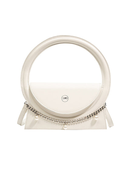 Well Tailored Bag with a Graceful Silhouette