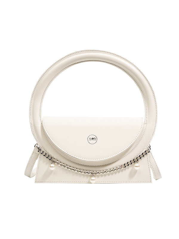 Well Tailored Bag with a Graceful Silhouette