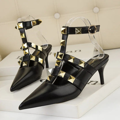 Effortlessly Elegant Shoes with a Timeless Design