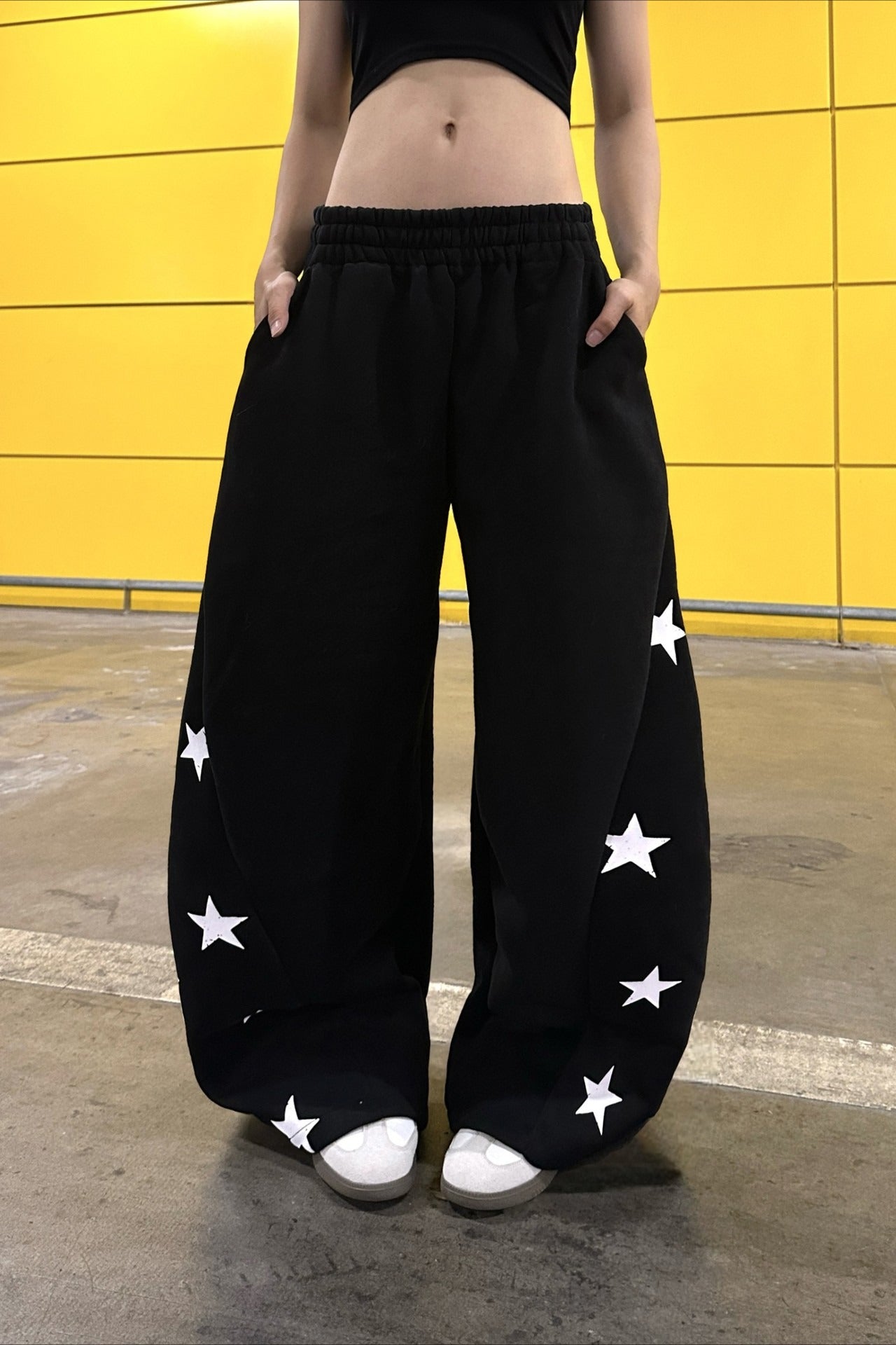 Well Tailored Pants with a Graceful Silhouette