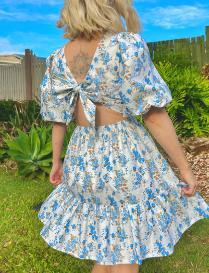 Classic Vintage Dress with a Flattering Fit