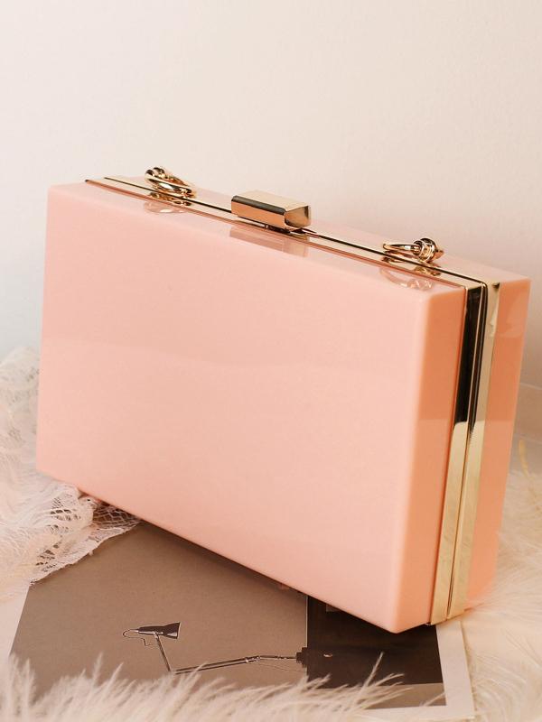 Sophisticated Bag with a Clean Classic Look