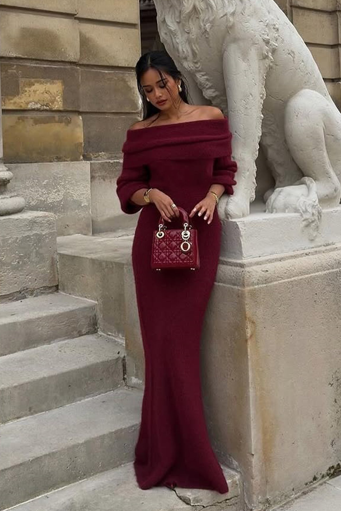 Beautifully Finished Dress in a Timeless Design