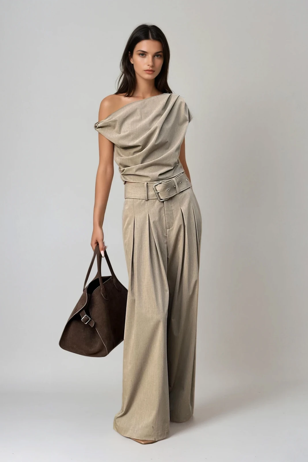 Effortlessly Elegant Pants with a Timeless Design