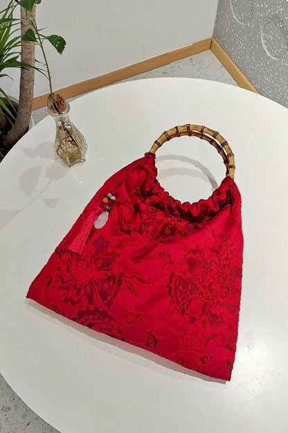 Effortlessly Elegant Top with a Timeless Design