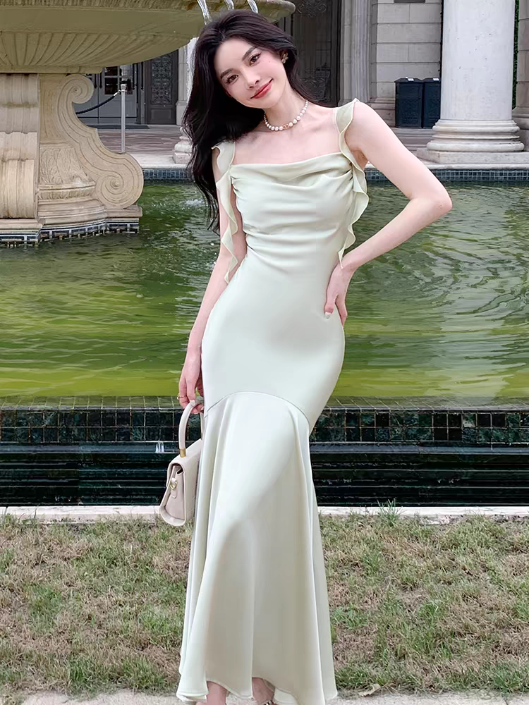 Gracefully Styled Dress for Any Occasion
