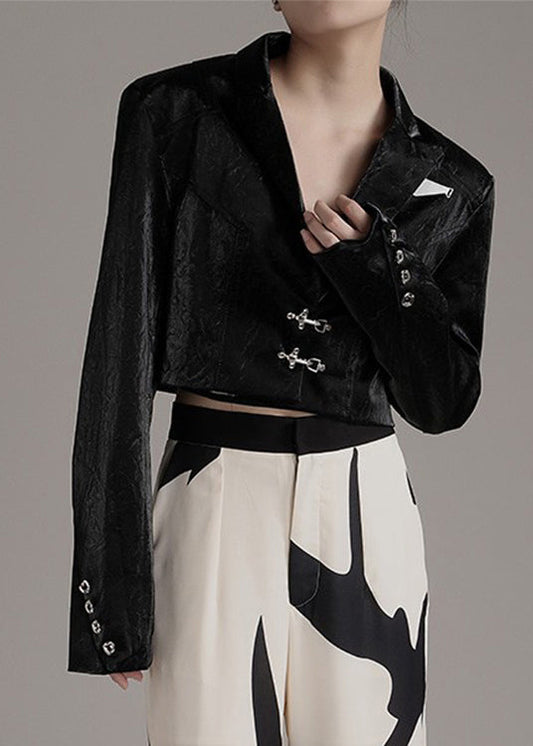 Well Tailored Coat with a Graceful Silhouette