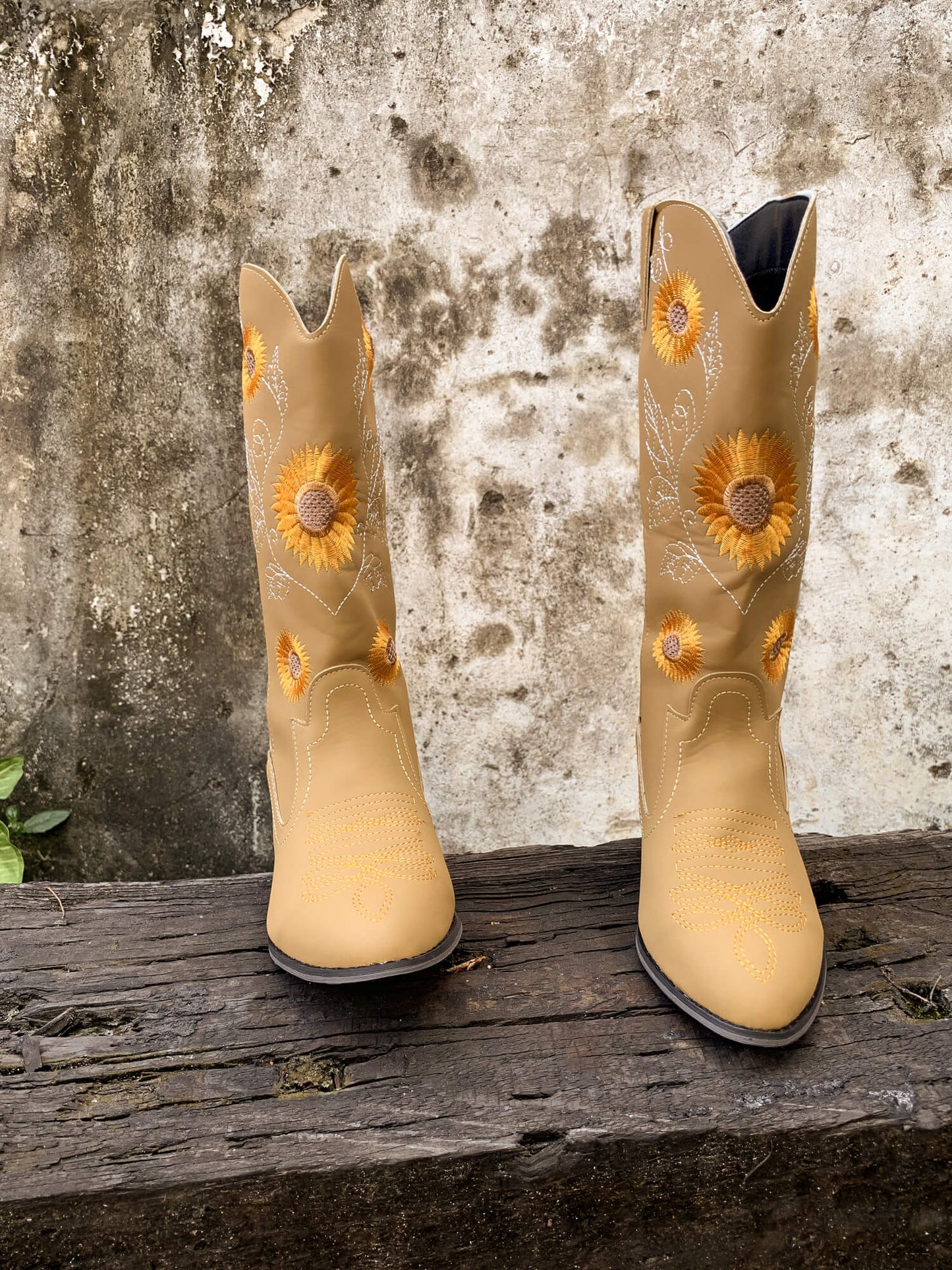 Polished Boots with an Effortless Classic Look