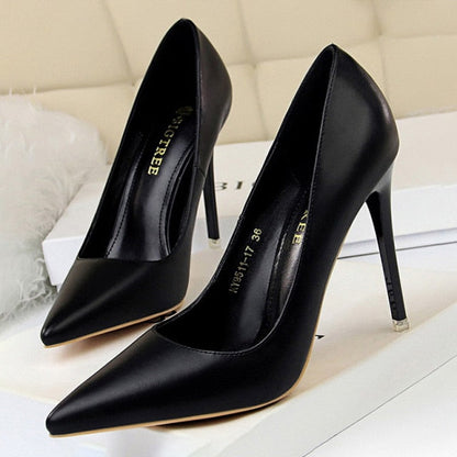A Vintage Style Heels with Delicate Timeless Details