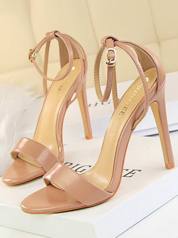 Beautifully Crafted Sandals in a Classic Style