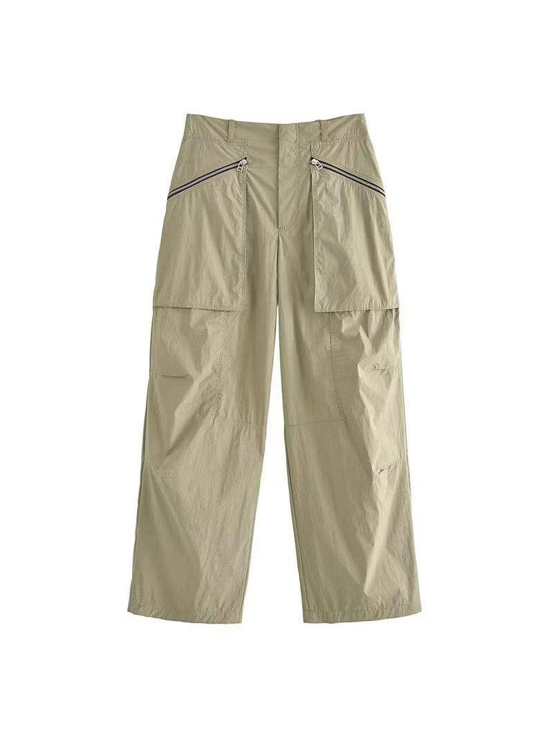 Effortlessly Elegant Pants with a Timeless Design