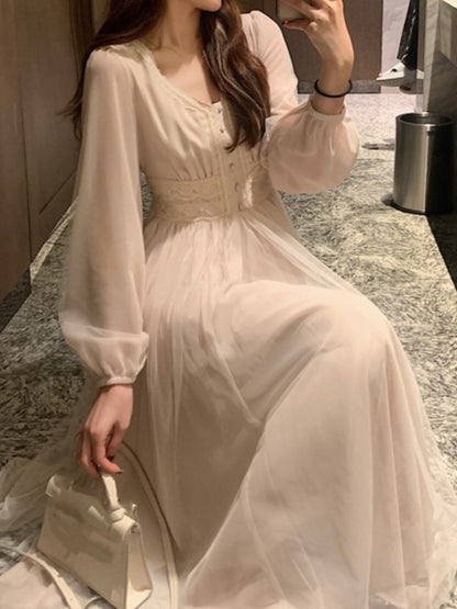Classic Vintage Dress with a Flattering Fit