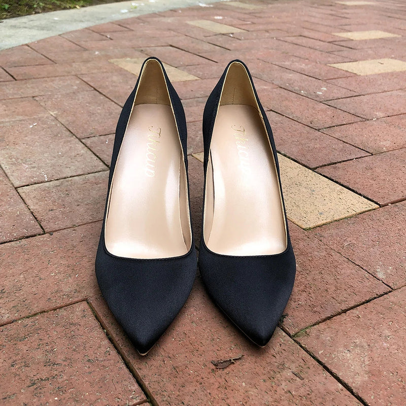 Sophisticated Garment with a Clean Classic Look