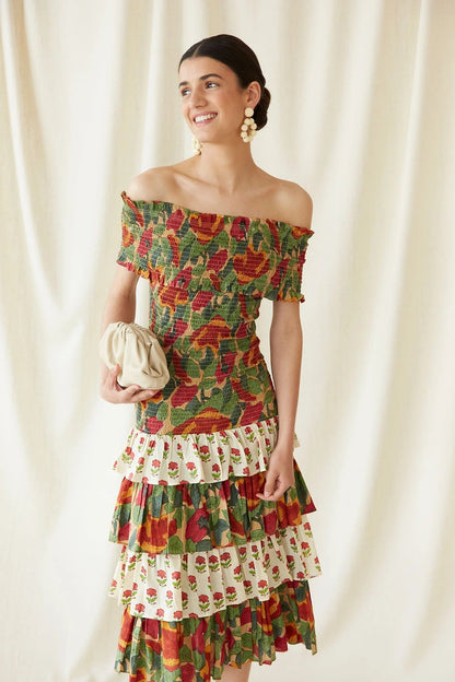 Well Tailored Dress with a Graceful Silhouette
