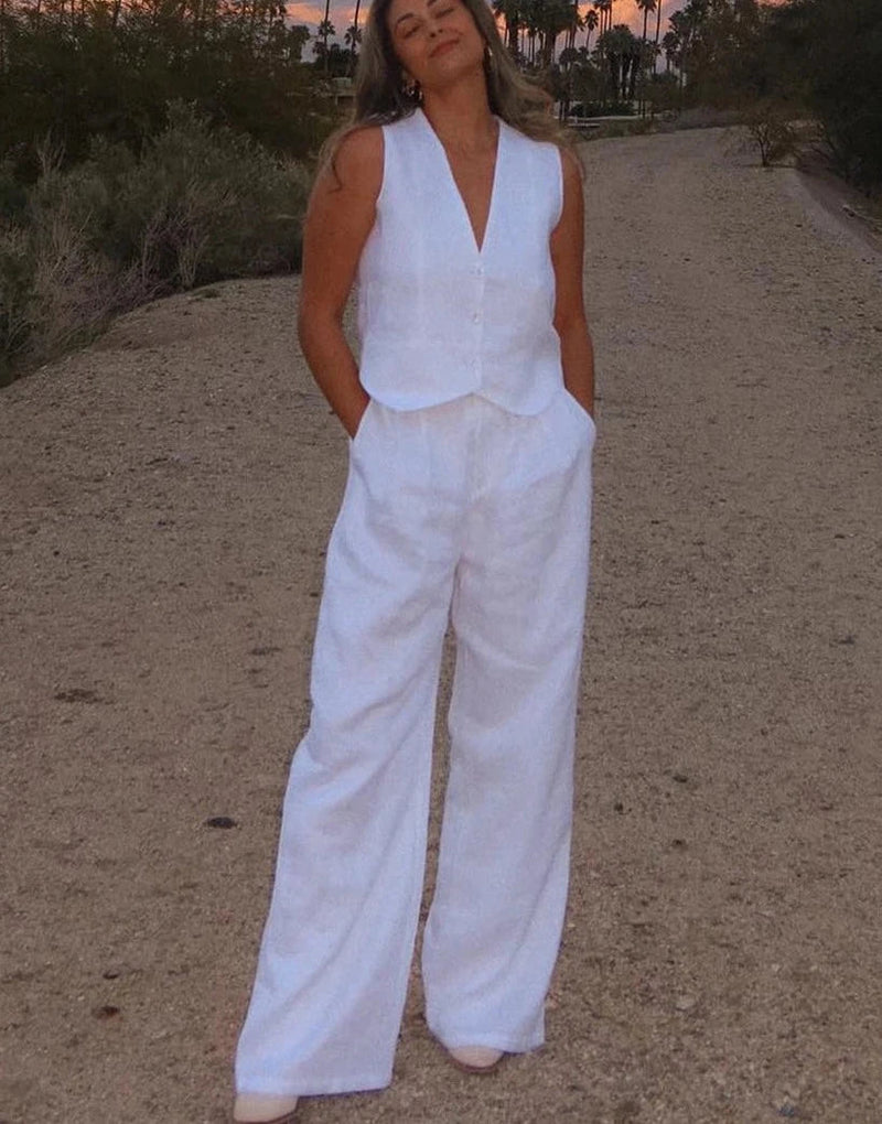 Effortlessly Elegant Garment with a Timeless Design
