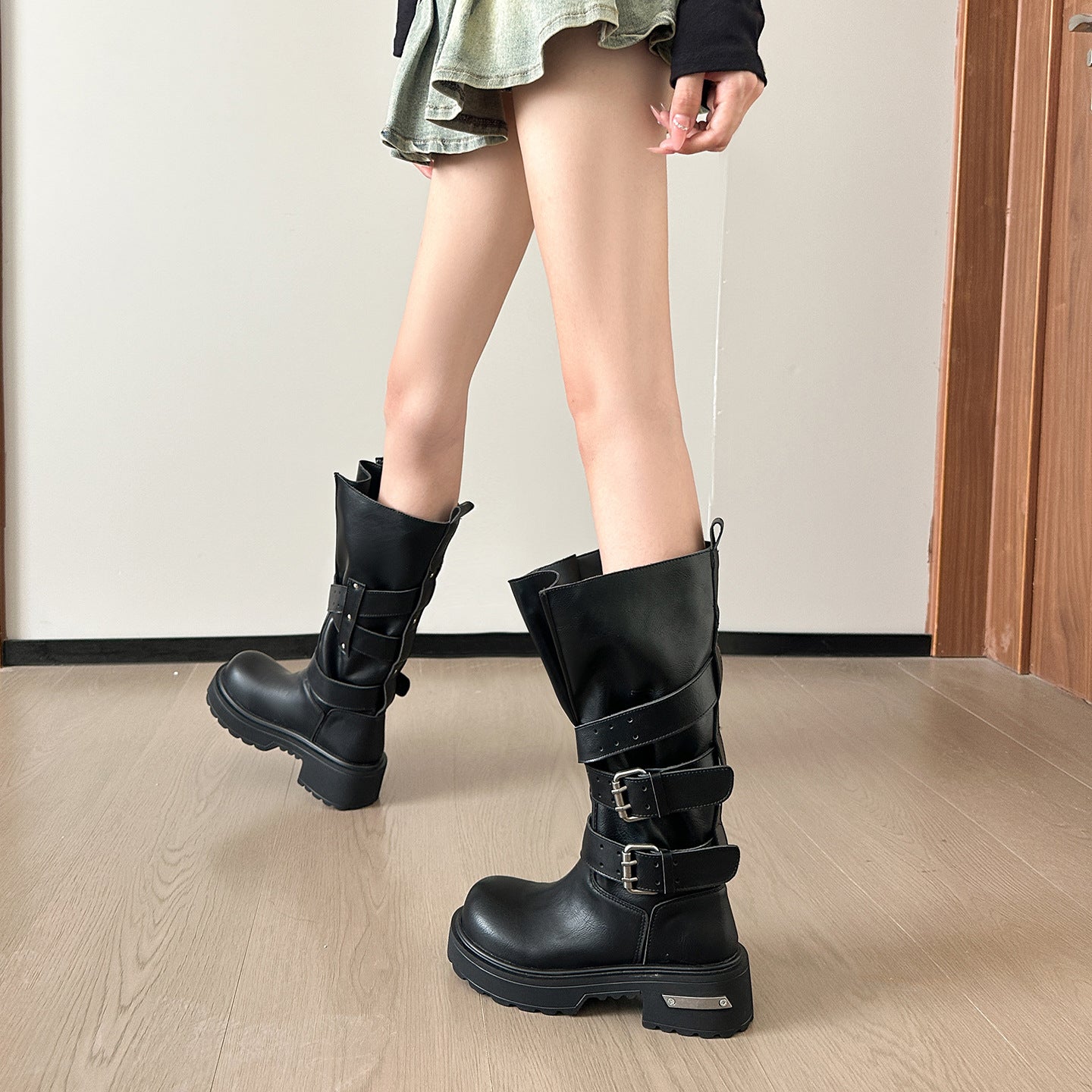 Well Tailored Boots with a Graceful Silhouette