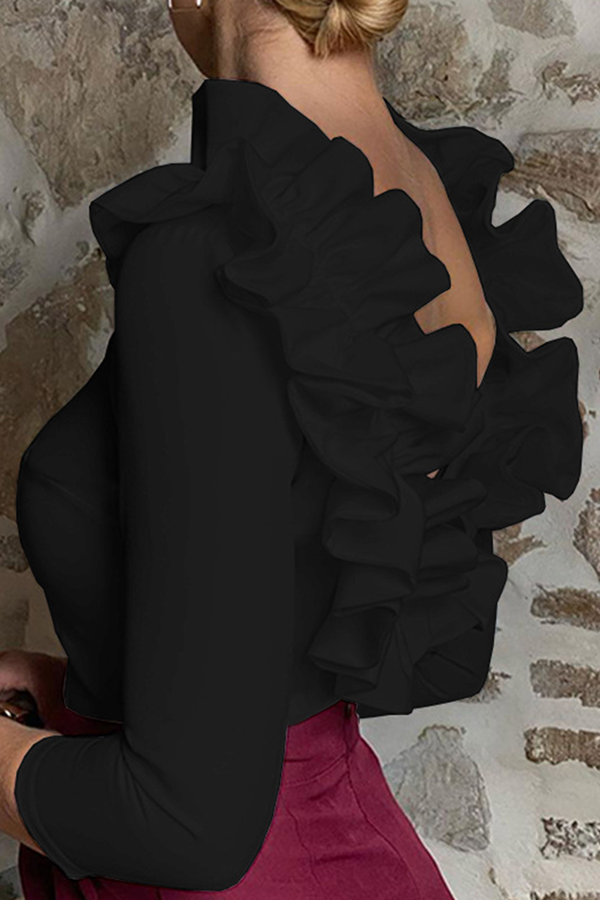 Well Tailored Top with a Graceful Silhouette